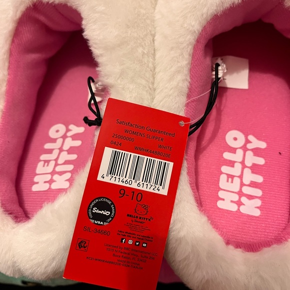 SOLD SOLD SOLD Hello kitty plush slippers indoor/outdoor - Picture 7 of 13